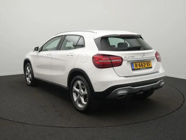 Mercedes-Benz GLA-klasse 180 Premium Plus - RIJKLAARPRIJS - Automaat - Navigatiesysteem - Stoelverwa...