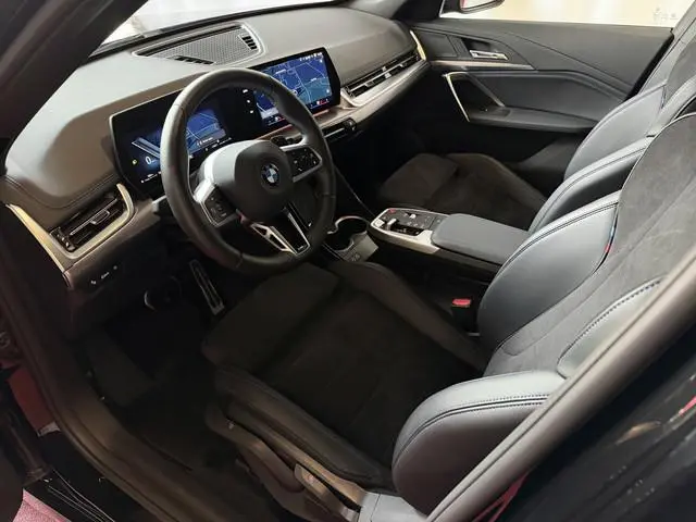 BMW X1 SDRIVE M-SPORT SHADOW LINE APPLE CARPLAY MATRIX LED ELEK.KLEP CRUISE LEER/ALCANTARA CAMERA M-...
