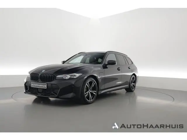 BMW 3-serie Touring 320e M Sport | SOH 90.7% | Facelift | Shadow Line | Curved display | Adapt. Crui...