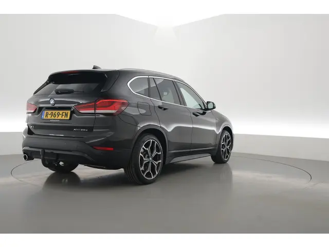 BMW X1 xDrive25e High Executive | Afn. Trekhaak | Navi | Camera | Cruis Ctrl. | Elek. Achterklep | 1...