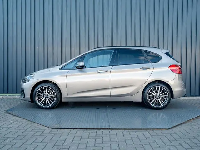 BMW 2-serie Active Tourer 218i Business Edition Plus | Panodak | Head Up | Trekhaak afnb. | Camera |...