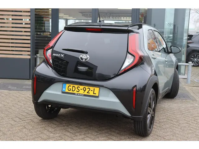 Toyota Aygo X 1.0 VVT-i Pulse, Zwarte velgen 18 inch
