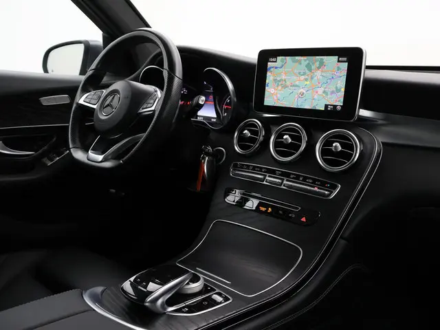Mercedes-Benz GLC-klasse 350e PLUG-IN HYBRID 320 PK 4MATIC AMG SPORT + WEGKL. TREKHAAK / PANORAMA /...