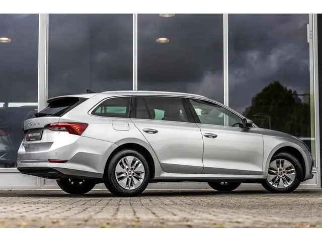 ŠKODA Octavia Combi 1.0 TSI Business Edition | LED | NL Auto