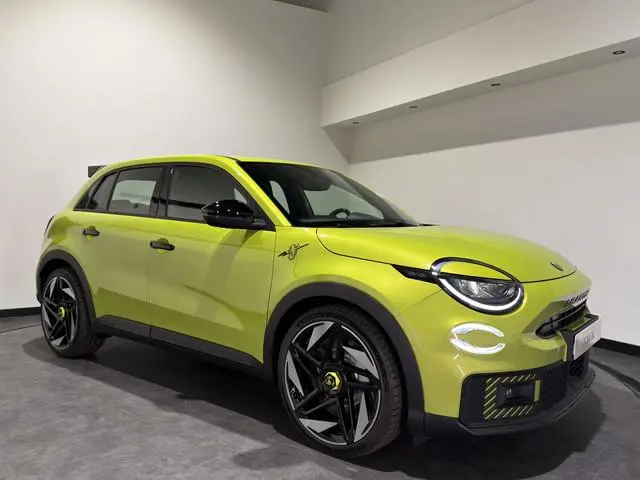 Abarth 600e Abarth Turismo 54 kWh | Acid Green