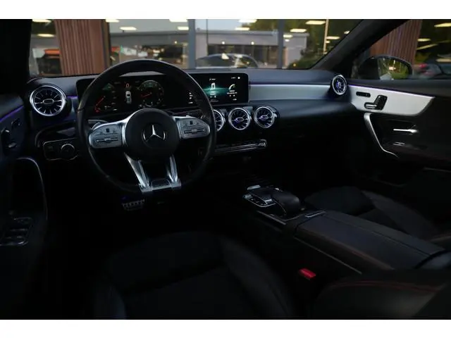 Mercedes-Benz A-klasse 200 Launch Edition Premium Plus AMG panoramadak AMBIENT Apple Carplay Brake a...