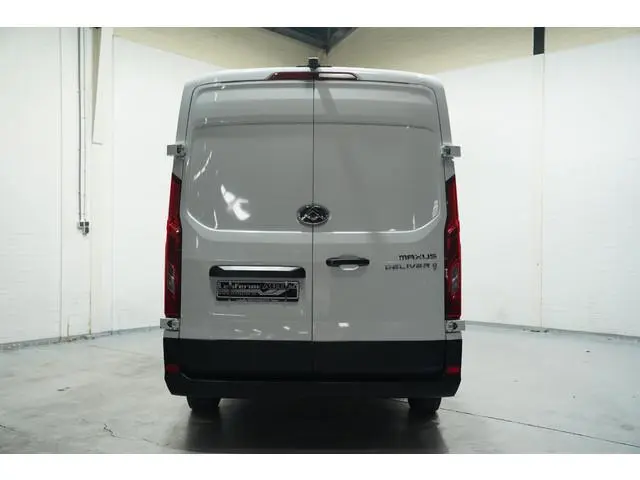 Maxus Deliver9