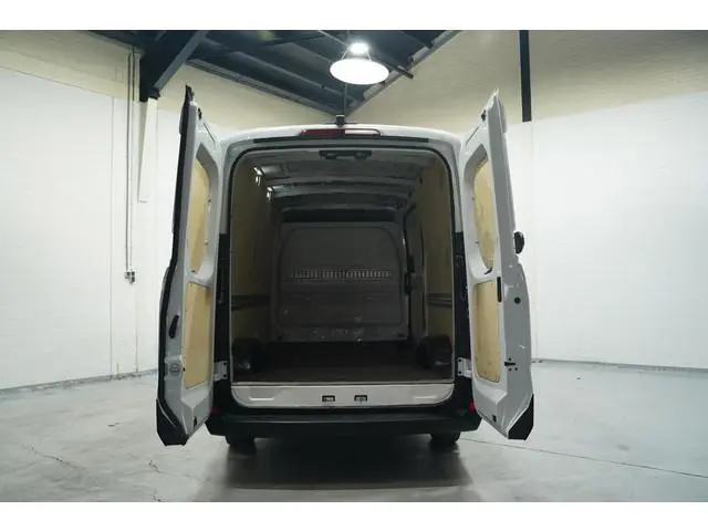 Maxus Deliver9