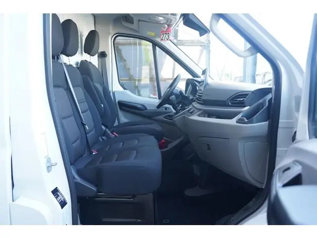 Maxus Deliver9