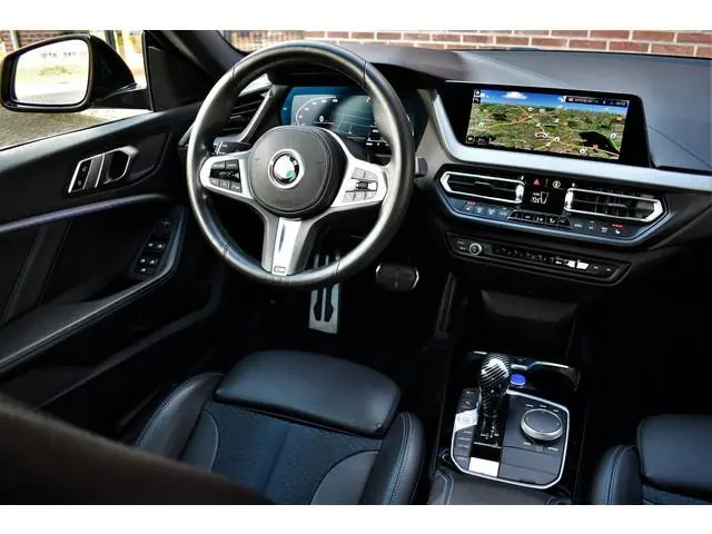 BMW 2-serie Gran Coupé 218i M-Sport Shadowline Trekhaak 18inch Live-cockpit Sfeerverlichting