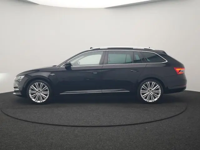 ŠKODA Superb Combi 1.4 TSI iV Laurin & Klement PHEV 218pk Dealer O.H. | Trekhaak Af Fabriek | Panoda...