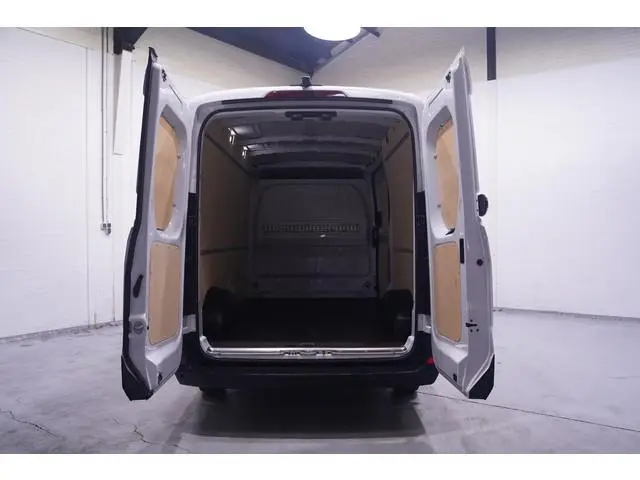 Maxus Deliver9