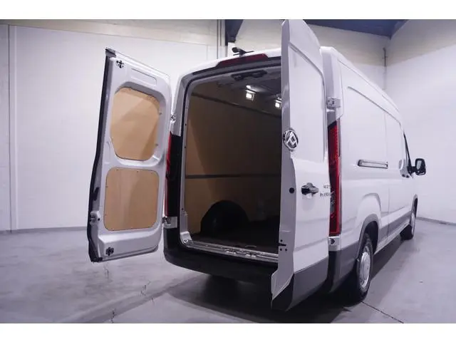 Maxus Deliver9