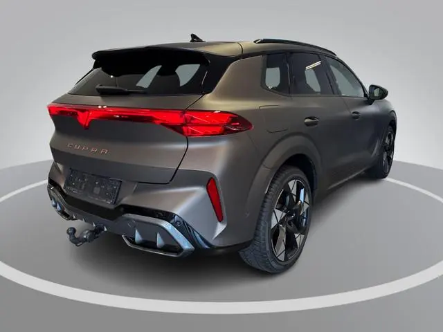 CUPRA Terramar 1.5 TSI 272pk DSG e-Hybrid VZ Performance · Camera · Wegklapbare Trekhaak · Sennheise...