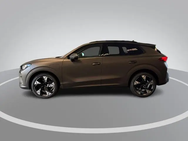 CUPRA Terramar 1.5 TSI 272pk DSG e-Hybrid VZ Performance · Camera · Wegklapbare Trekhaak · Sennheise...