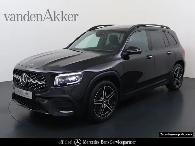 Mercedes-Benz GLB 180 AMG 7-zits // Trekhaak // Panoramadak // Memory // Keyless // Carplay // Multi...