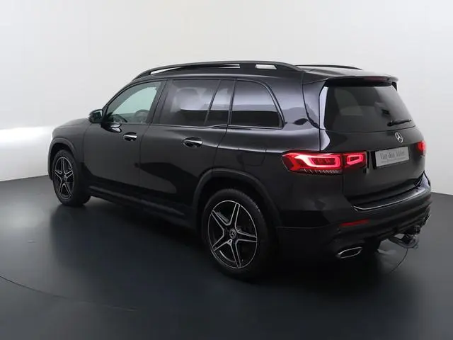 Mercedes-Benz GLB 180 AMG 7-zits // Trekhaak // Panoramadak // Memory // Keyless // Carplay // Multi...
