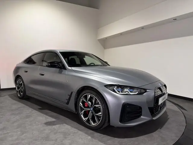 BMW i4 M50 84 kWh M Sport Pro | SOH 97,6% | el. Schuif/kanteldak | el. stoelen met memory | HUD | Un...