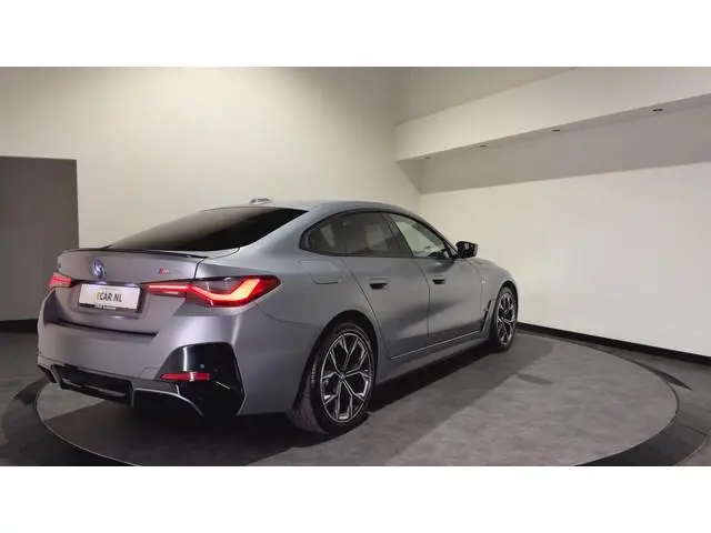 BMW i4 M50 84 kWh M Sport Pro | SOH 97,6% | el. Schuif/kanteldak | el. stoelen met memory | HUD | Un...