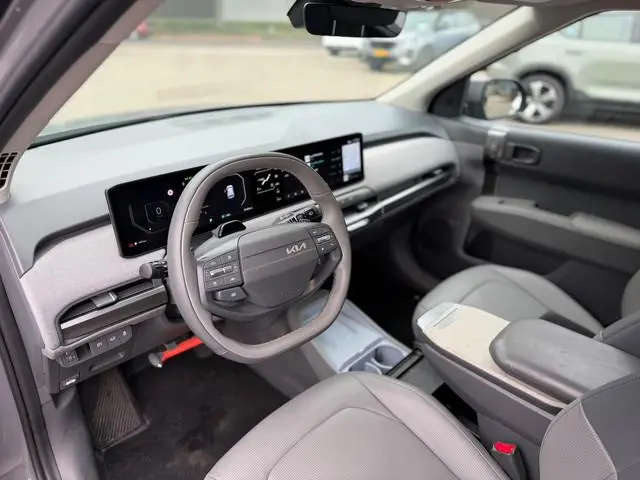 Kia EV3 Plus Advanced 58.3 kWh SOH 100% | HARMAN KARDON | DODE HOEK | ELEK. STOELEN | STOEL + STUURV...