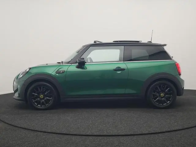 MINI Electric Cooper SE 33 kWh 184pk Dealer O.H | Panodak | Head Up | Camera | Harman / Kardon | War...