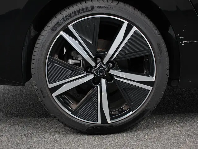 Peugeot 308 1.2 PureTech GT Climate control Adaptive cruise control Parkeersensoren Achteruitrijcame...