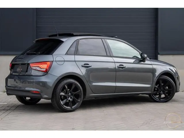Audi A1 Sportback 1.0 TFSI Sline PANO PARKEERSENSOR CRUISE LED 17 INCH