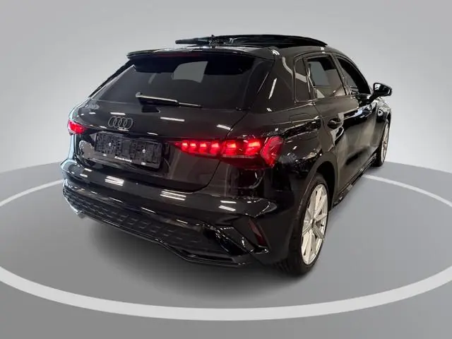 Audi A3 Sportback 45 TFSIe 272pk S-Tronic S edition Competition · Panoramdak · Camera · SONOS Sound...