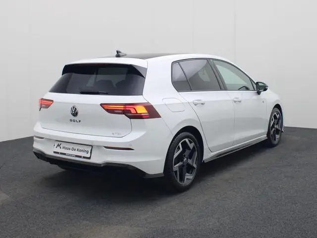 Volkswagen Golf 1.5eTSI/150PK R-Line Black Style DSG · Navigatie · Camera + Parkeersensoren · Apple/...