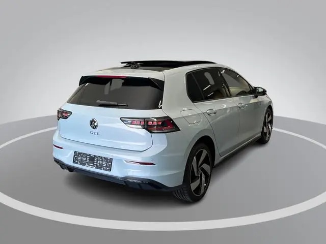 Volkswagen Golf 1.5 eHybrid 272pk DSG GTE · Panoramadak · 360 Camera · Inklap. Trekhaak · Head-Up Di...
