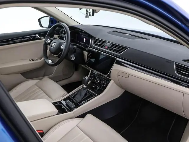 Skoda Superb Combi 1.4 TSI iV 218pk DSG Laurin & Klement · SOH 94,4% · Panoramadak · 360 Camera · In...