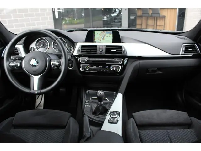 BMW 3-serie 320i M Sport / 18" LMV / Clima / Trekhaak / N.A.P.