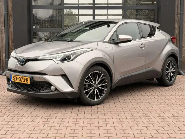 Toyota C-HR 1.8 Hybrid Dynamic | LED | Trekhaak | Camera | Stoelverwarming | All-seasons | Navi | Ke...