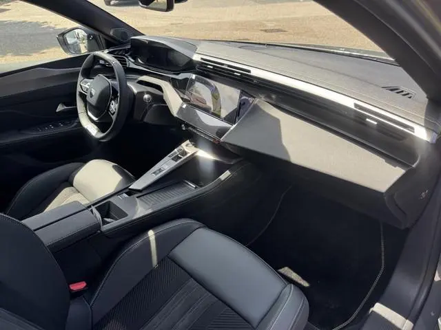 Peugeot e-308