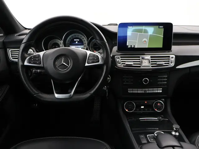 Mercedes-Benz CLS-klasse 220d AUT9 AMG SPORT + SCHUIFDAK | 19 INCH | MEMORY | LEDER | CAMERA | STOEL...