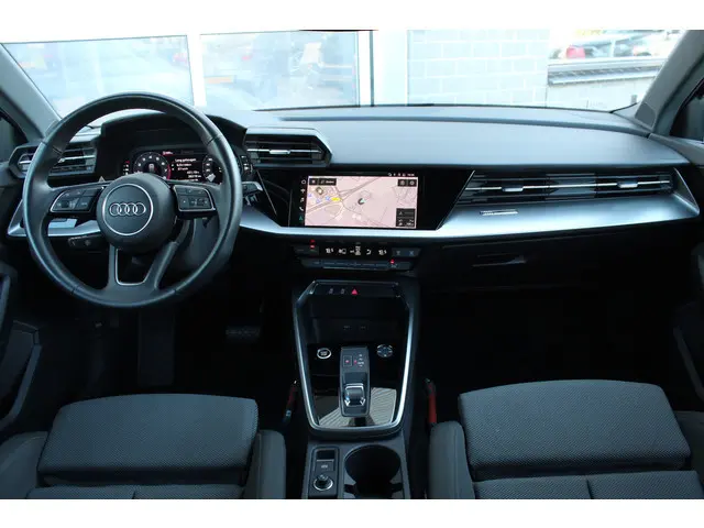 Audi A3 Sportback 30 TFSI Business edition / Carplay / Navigatie / Automaat / N.A.P.