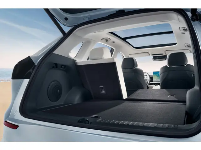 Geely E5