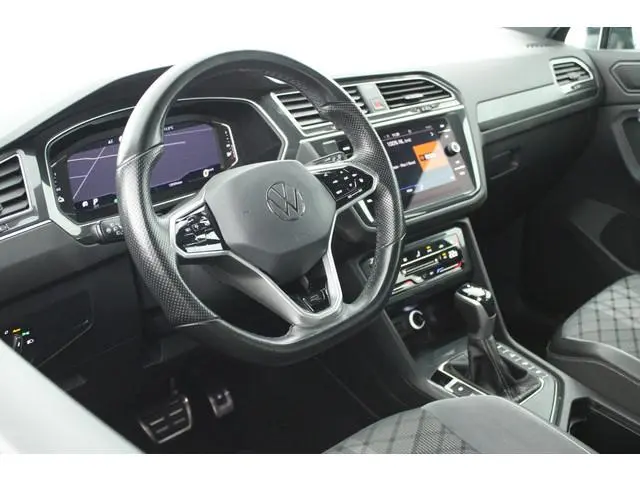 Volkswagen Tiguan 1.4 TSI 245pk eHybrid 2x R-Line Trekhaak Stoelverwarming Virtual Cockpit Navigatie