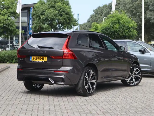 Volvo XC60 2.0 B4 R-Design Navi / Camera / Stoelverw /  Leder / Facelift Lage kilometerstand / Mild...