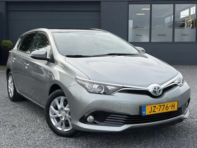 Toyota Auris 1.8 Hybrid Trend ✓Dealer Onderhouden✓2e Eigenaar✓Pano✓Trekhaak✓Camera✓Navi✓Clima✓Cruise...
