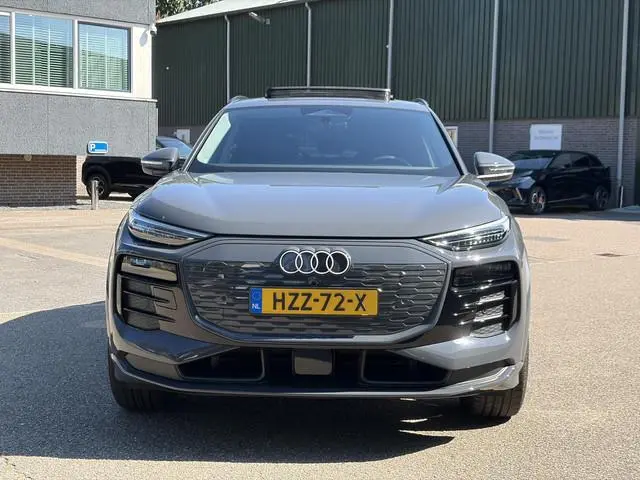Audi Q6 e-tron Launch edition 83 kWh VAN: 64.900,- VOOR: 59.877,- UW HERFSTVOORDEEL: 5.023,- BOMVOL!...