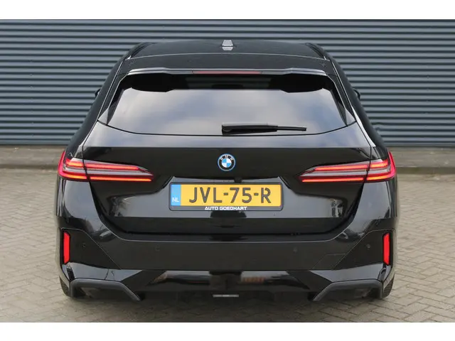 BMW 5-serie Touring 530e xDrive M-Sport Pro Bowers & Wilkins Trekhaak LED Stoelkoeling/verwarming