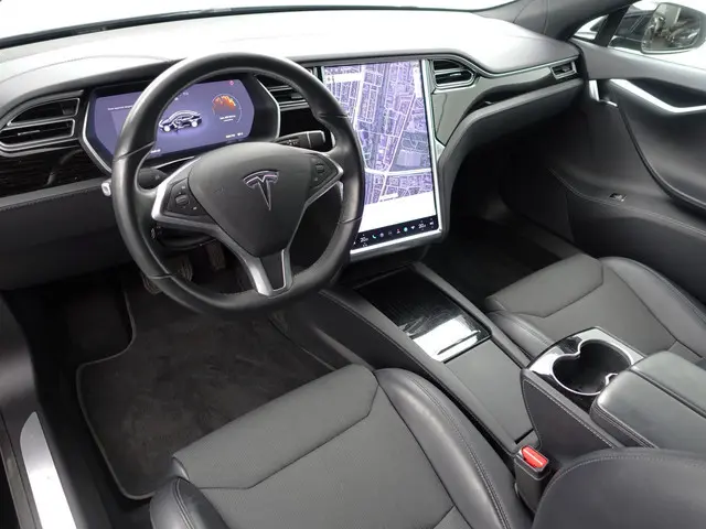 Tesla Model S 75 Maxton S Aut- SOH 88%, Panoramadak, Full Memory, Rode Kemklauw