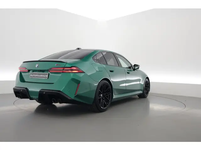 BMW 5-serie M5 727pk | Ultimate Pack | Keramisch | Carbon | Driving Assistant Pro. | B&W