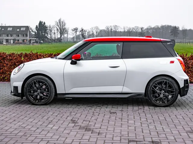 Mini Mini Cooper E John Cooper Works M 40.7 kWh | Panodak | Comfort Acces | RijAssistent | Hud | Dab...