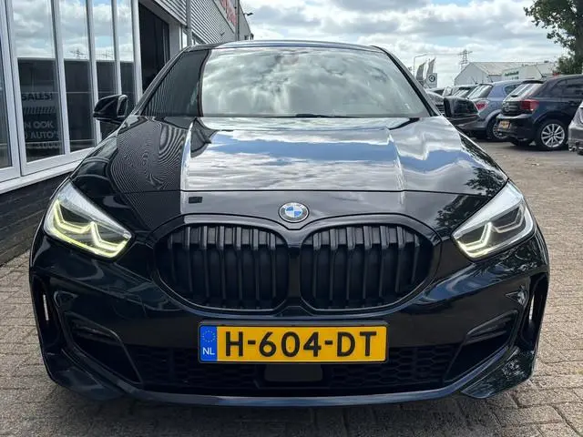 BMW 1-serie 118i Executive Edition | M Pakket | Leer | Apple Carplay | Sfeerverlichting | Parkeersen...
