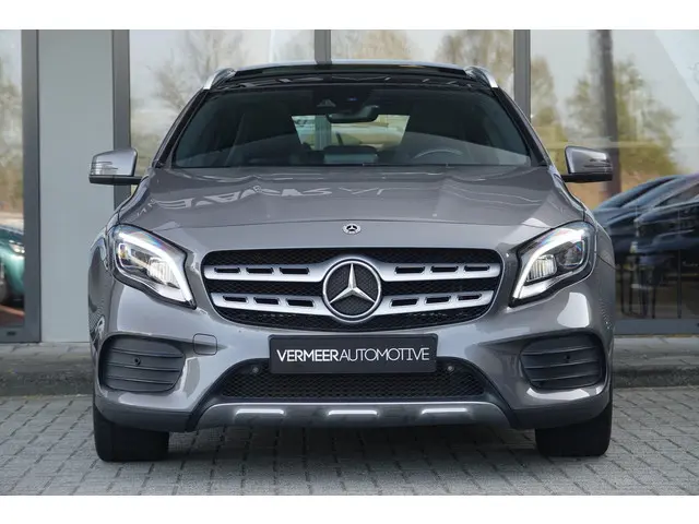 Mercedes-Benz GLA-klasse 180 Business Solution AMG | Panoramadak | Camera | Navi | Sfeer |