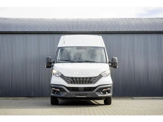 Iveco Daily **35S14V 2.3 L2H2 | Automaat | Euro 6 | Cruise | Climate | 3500 KG Trekgewicht | Trekhaa...