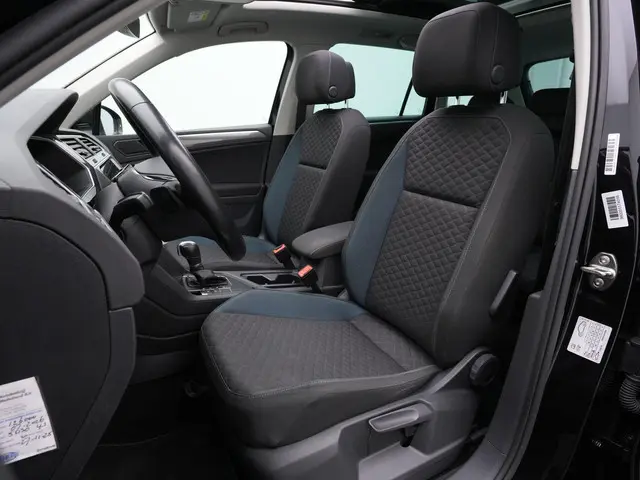 Volkswagen Tiguan 1.5 TSI 150 pk DSG ACT IQ.Drive | Panoramadak | Adaptive Cruise | Stoelverwarming...