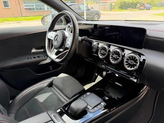 Mercedes-Benz CLA-klasse Shooting Brake 250 e Premium Roségoud | Head up | Sfeer | ACC